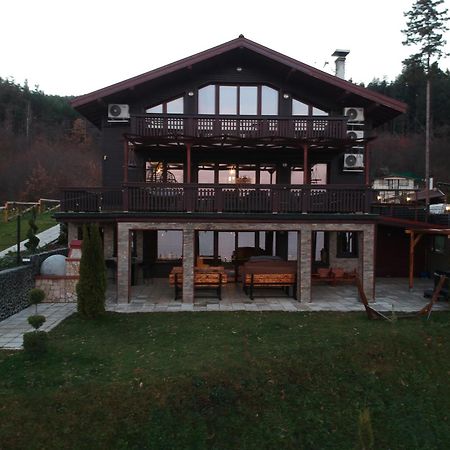 Villa Iskar Lake Residence By Bookvillabg Shtarkelovo Gnezdo Esterno foto