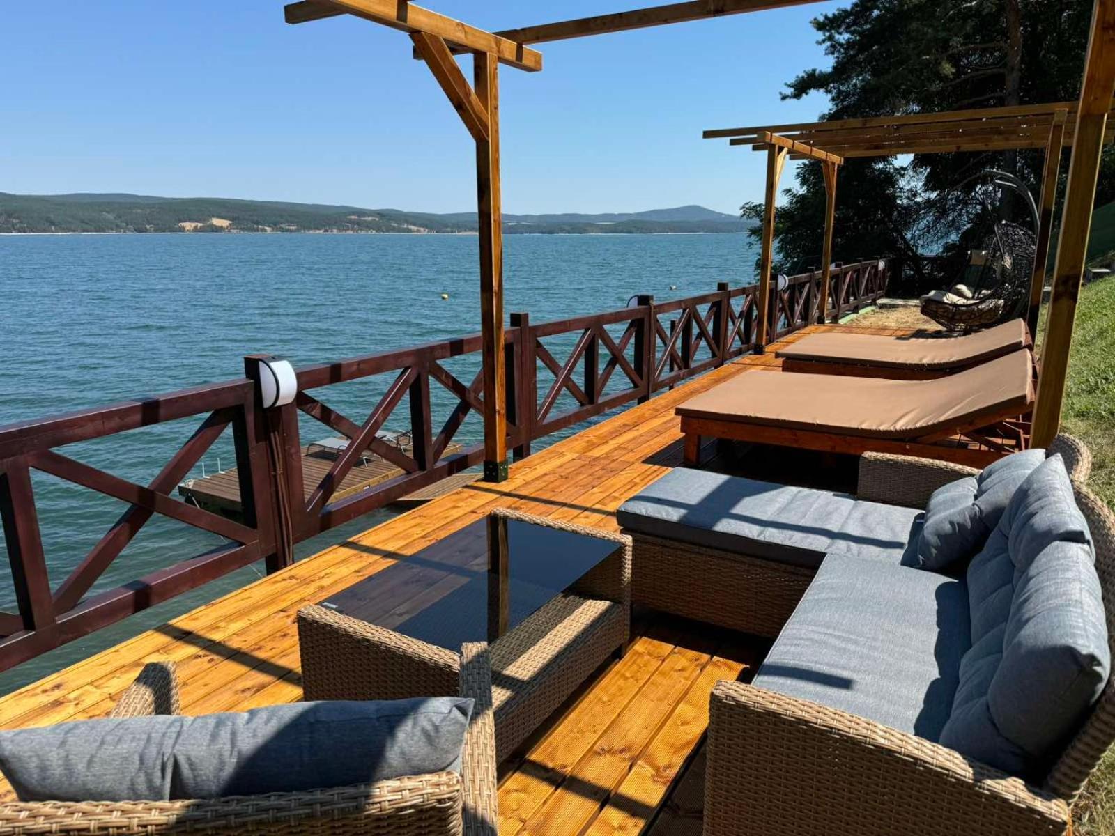 Villa Iskar Lake Residence By Bookvillabg Shtarkelovo Gnezdo Esterno foto