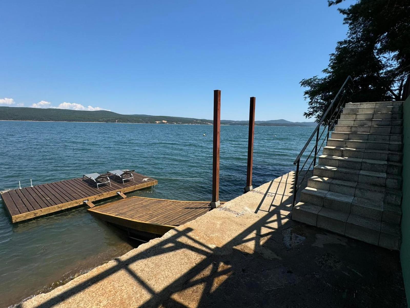 Villa Iskar Lake Residence By Bookvillabg Shtarkelovo Gnezdo Esterno foto