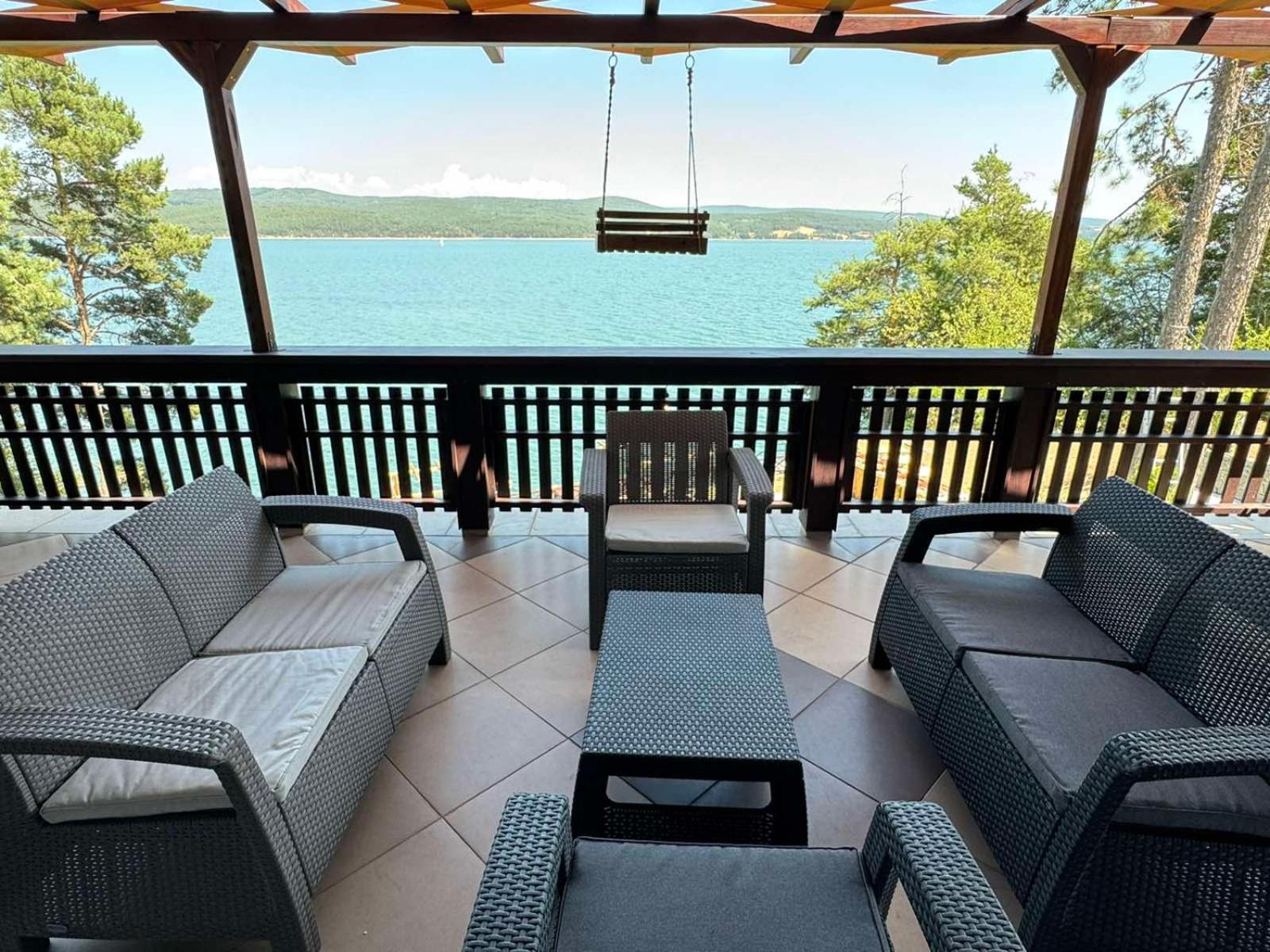 Villa Iskar Lake Residence By Bookvillabg Shtarkelovo Gnezdo Esterno foto