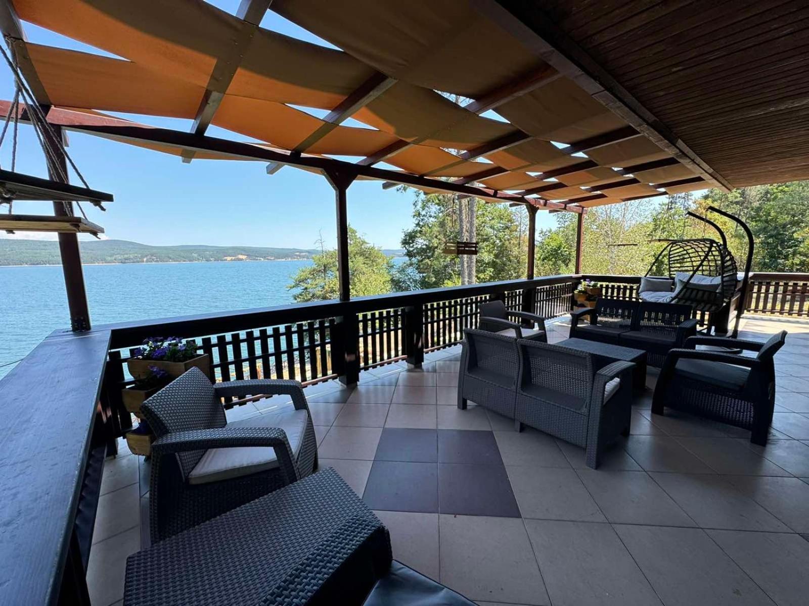Villa Iskar Lake Residence By Bookvillabg Shtarkelovo Gnezdo Esterno foto