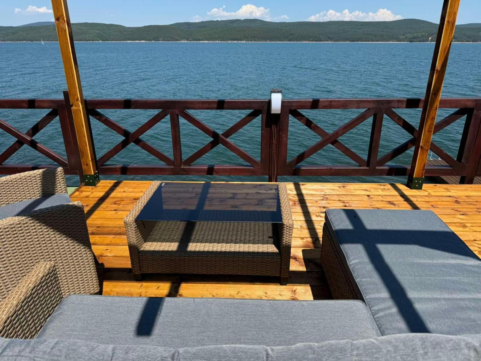 Villa Iskar Lake Residence By Bookvillabg Shtarkelovo Gnezdo Esterno foto