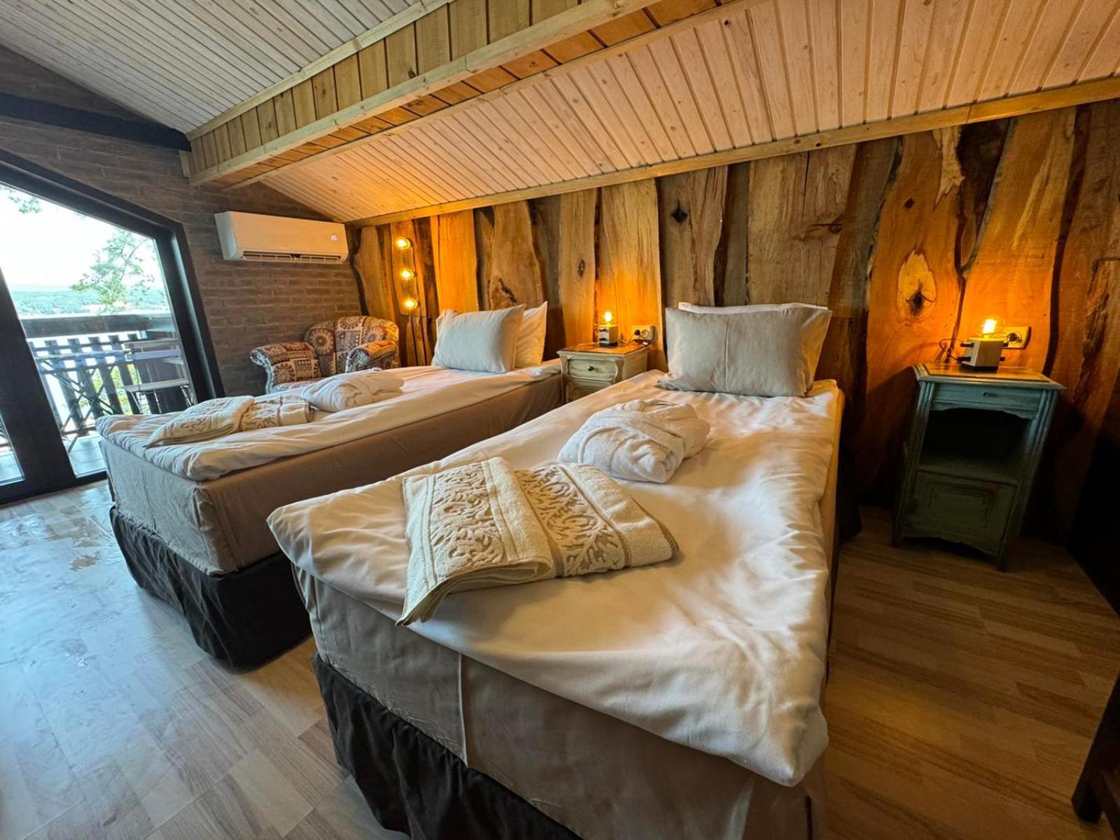 Villa Iskar Lake Residence By Bookvillabg Shtarkelovo Gnezdo Esterno foto