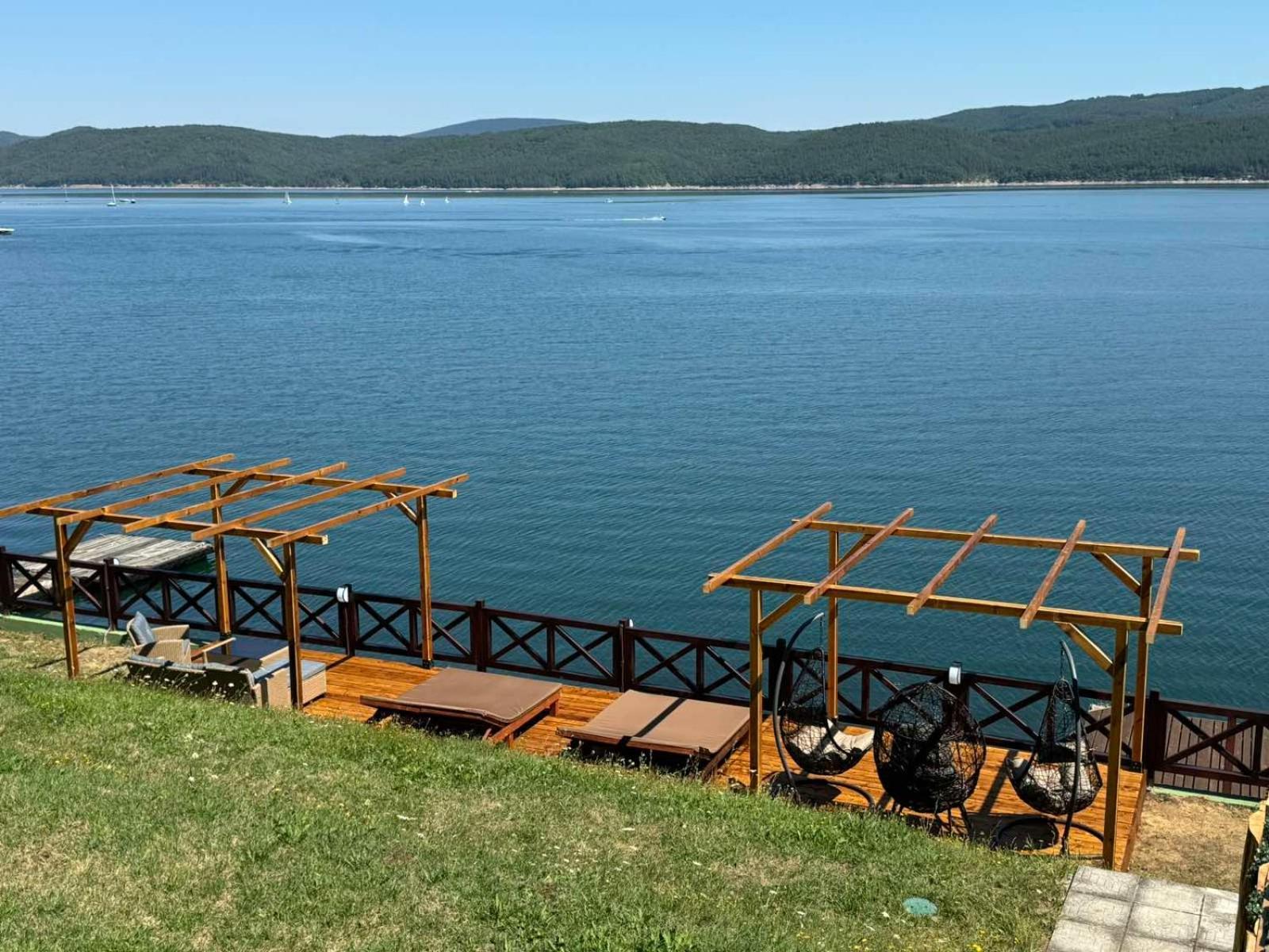 Villa Iskar Lake Residence By Bookvillabg Shtarkelovo Gnezdo Esterno foto
