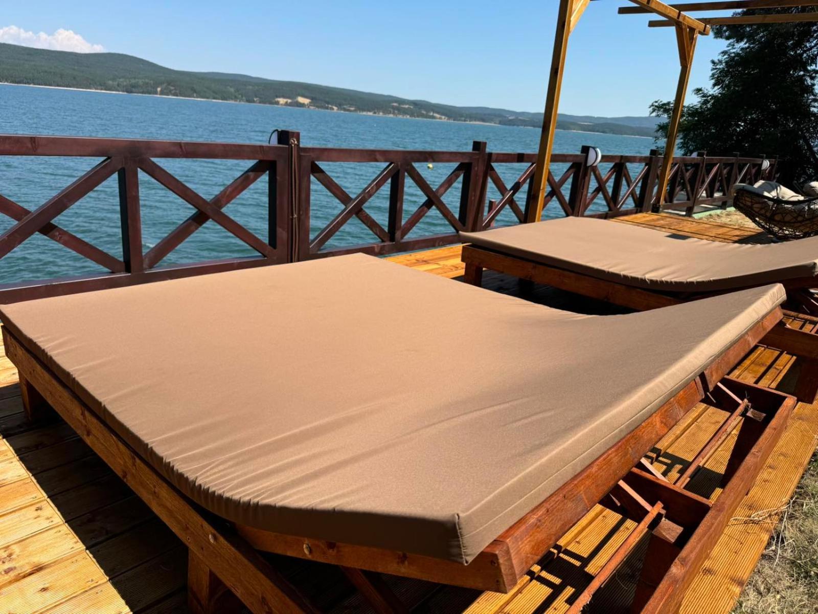 Villa Iskar Lake Residence By Bookvillabg Shtarkelovo Gnezdo Esterno foto