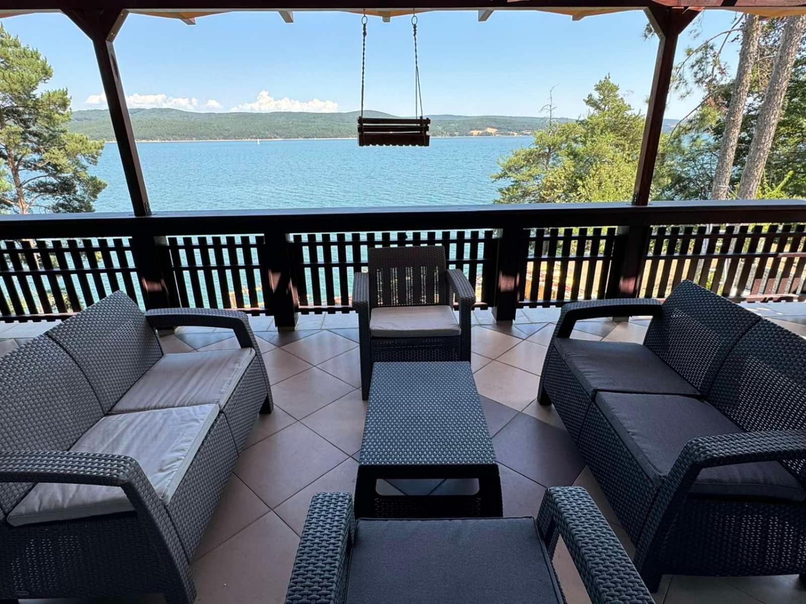 Villa Iskar Lake Residence By Bookvillabg Shtarkelovo Gnezdo Esterno foto