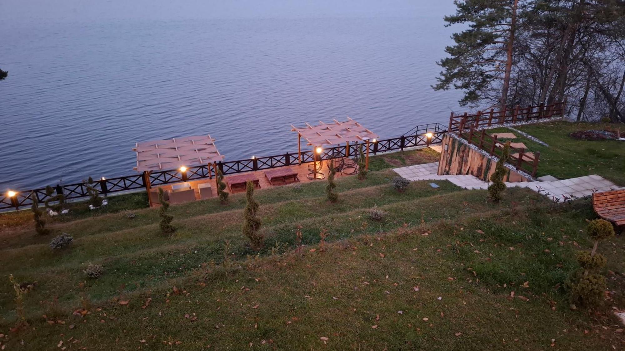 Villa Iskar Lake Residence By Bookvillabg Shtarkelovo Gnezdo Esterno foto