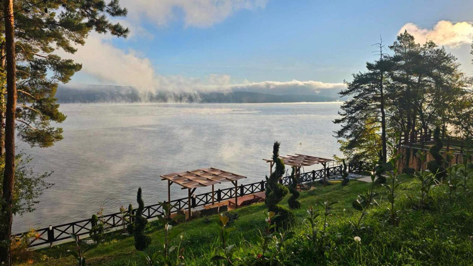 Villa Iskar Lake Residence By Bookvillabg Shtarkelovo Gnezdo Esterno foto