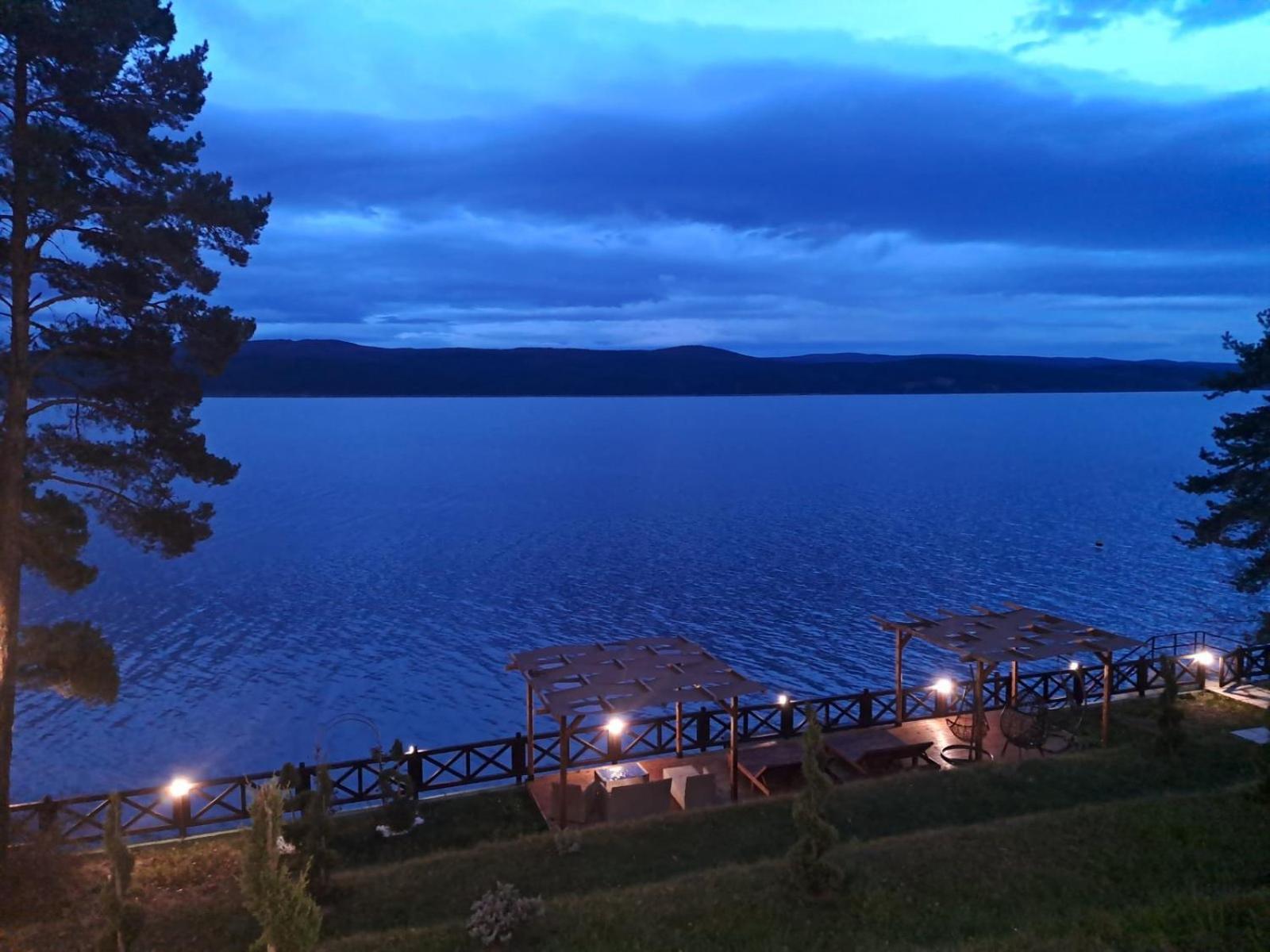 Villa Iskar Lake Residence By Bookvillabg Shtarkelovo Gnezdo Esterno foto