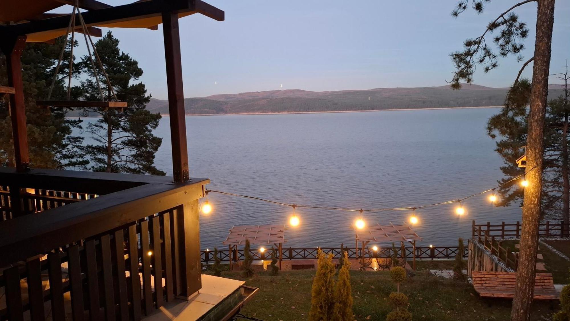 Villa Iskar Lake Residence By Bookvillabg Shtarkelovo Gnezdo Esterno foto