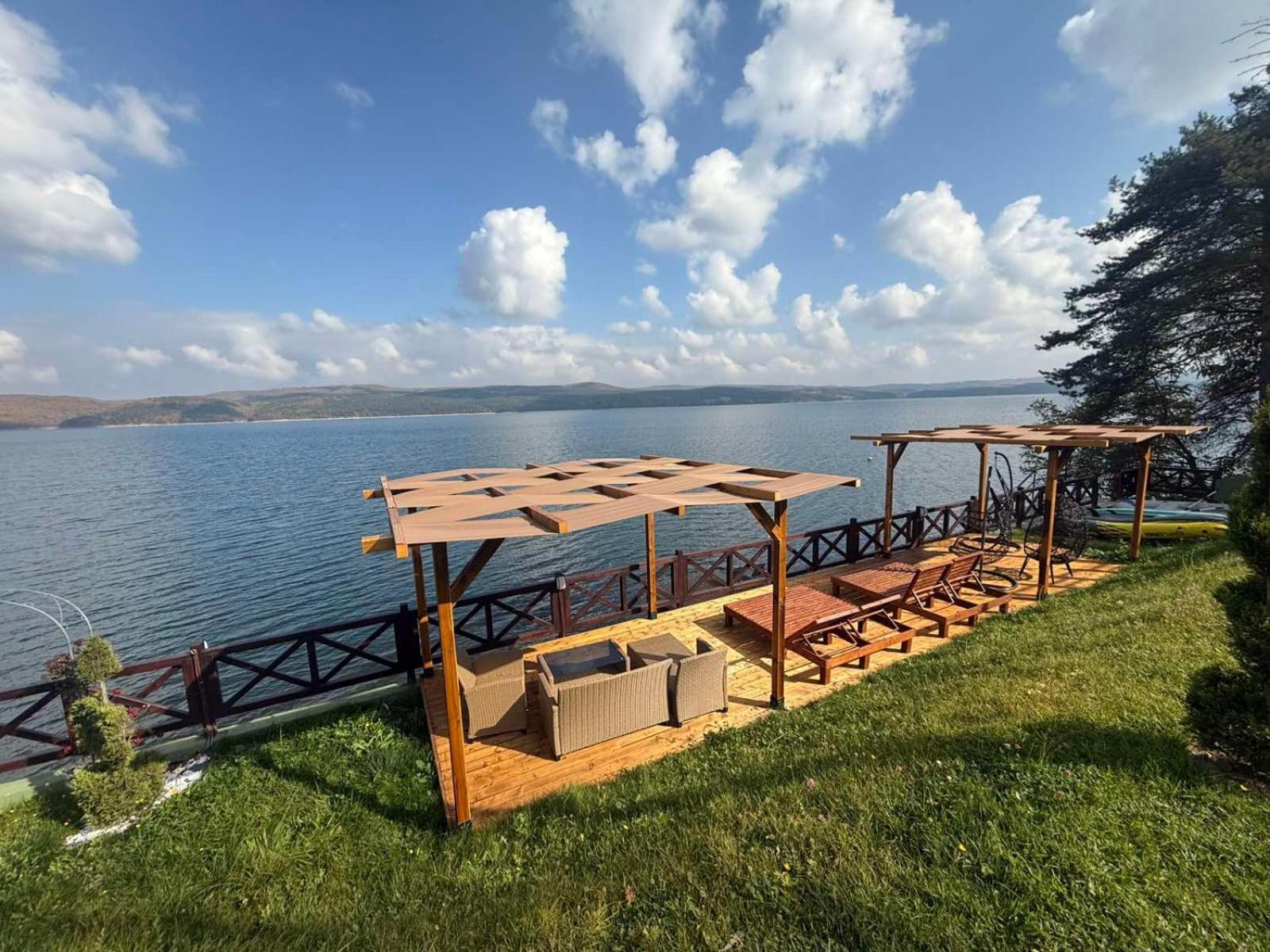 Villa Iskar Lake Residence By Bookvillabg Shtarkelovo Gnezdo Esterno foto