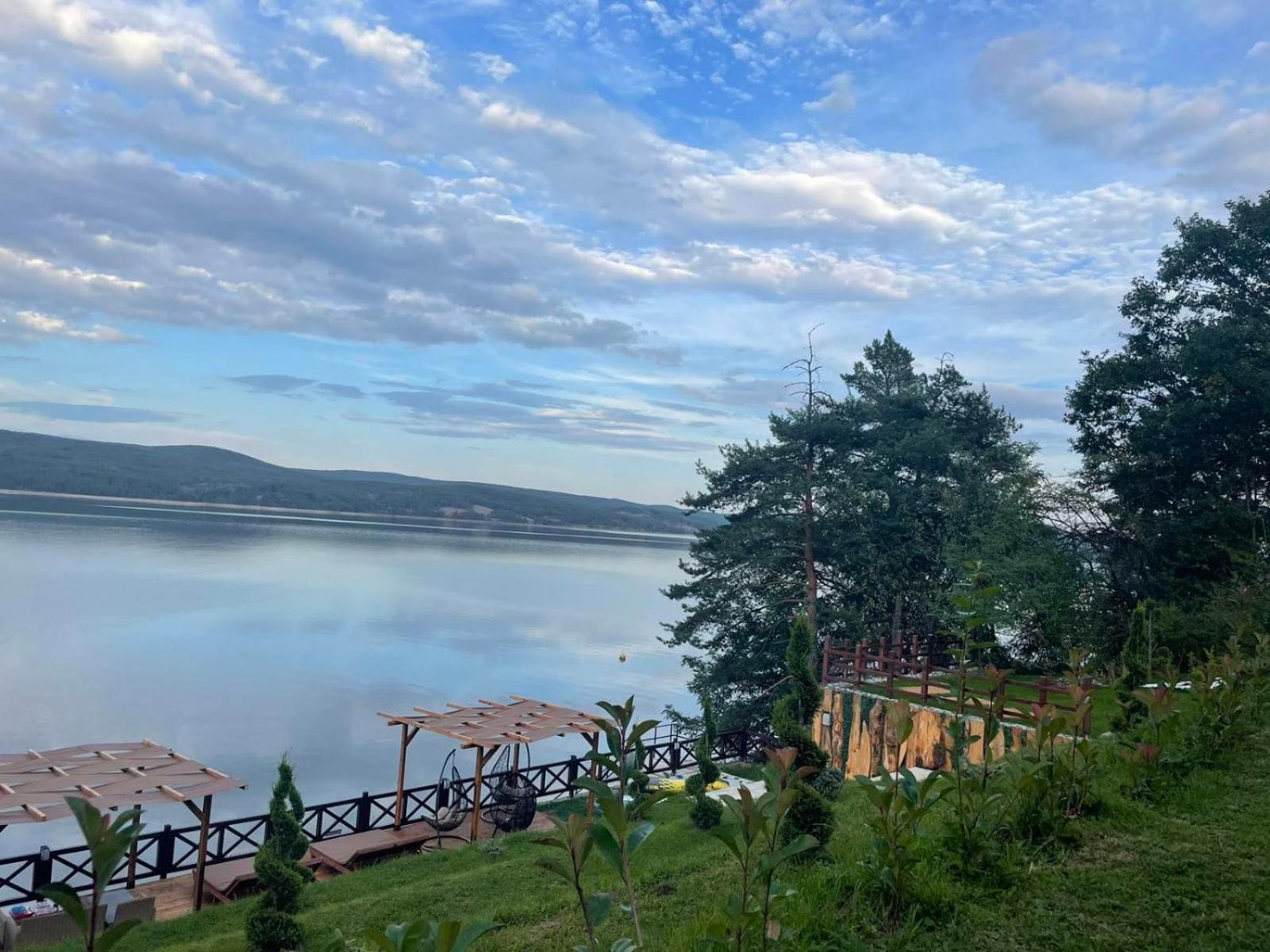 Villa Iskar Lake Residence By Bookvillabg Shtarkelovo Gnezdo Esterno foto